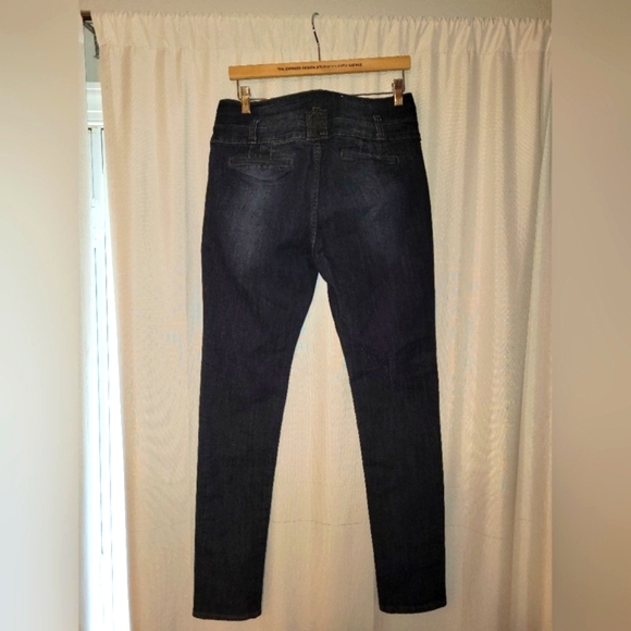 Haltertop & Jeans Bundle - Picture 8 of 10